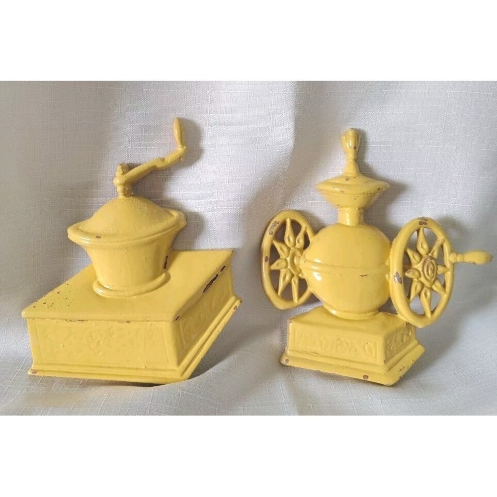 VTG SEXTON CAST METAL YELLOW WALL HANGING SET OF 2 MCM ART KITCHEN DECOR 6-7"